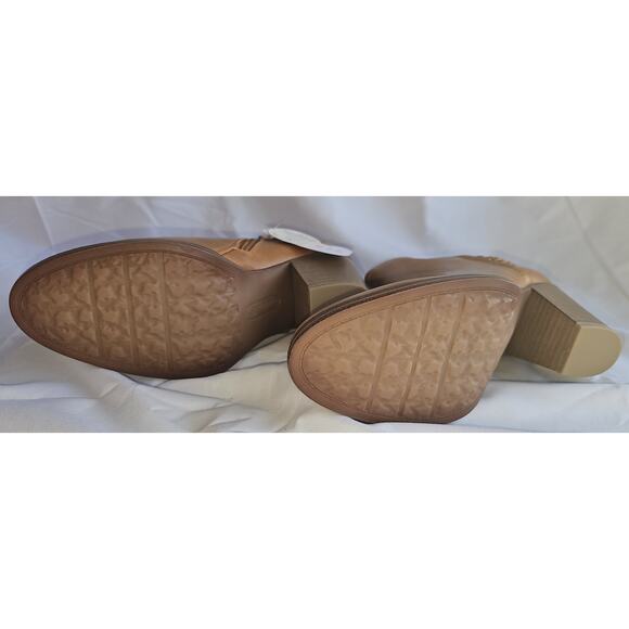 Baretraps Women's Charlotte Heeled Booties - Picture 5 of 6